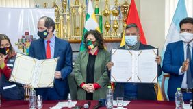 Vacunas a La Paz, otra apuesta del Gobierno por el progresismo en la región