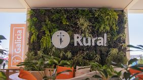 Grupo Galicia y Belat junto al campo