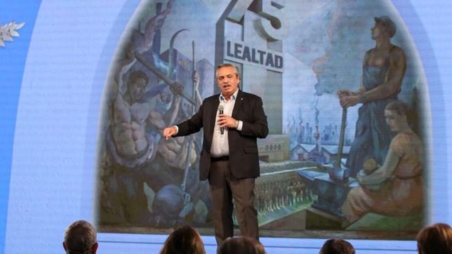 con el gabinete de todos en llamas, el jefe debuta en el pj porteno