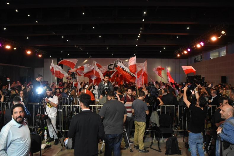 Festejos en el búnker de Maximiliano Pullaro (Foto: Maia Sacco)
