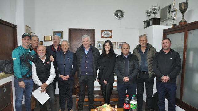 De izquierda a derecha: Risatti, Sergio Busso (atrás). Gutiérrez, Victoria Busso y Acotto (al centro).&nbsp; Fierros y política.