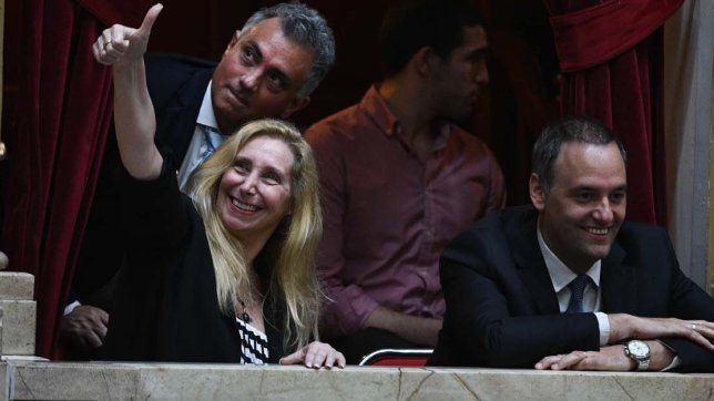 Karina Milei, con Manuel Adorni y Sebastián Pareja.&nbsp;