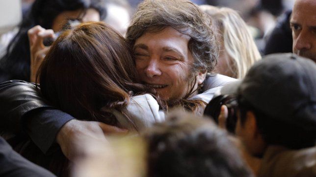 Encuesta en Río Negro: el 36% quiere votar candidatos de Milei y sólo un 12% prefiere a los de Weretilneck Encuesta en Río Negro: el 36% quiere votar candidatos de Milei y sólo un 12% prefiere a los de Weretilneck