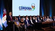 Martín Llaryora y funcionarios en el anuncio de licitación de Autopista 19.