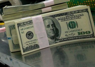 La intervención del Central no alcanzó y el dólar minorista cerró en $23,22