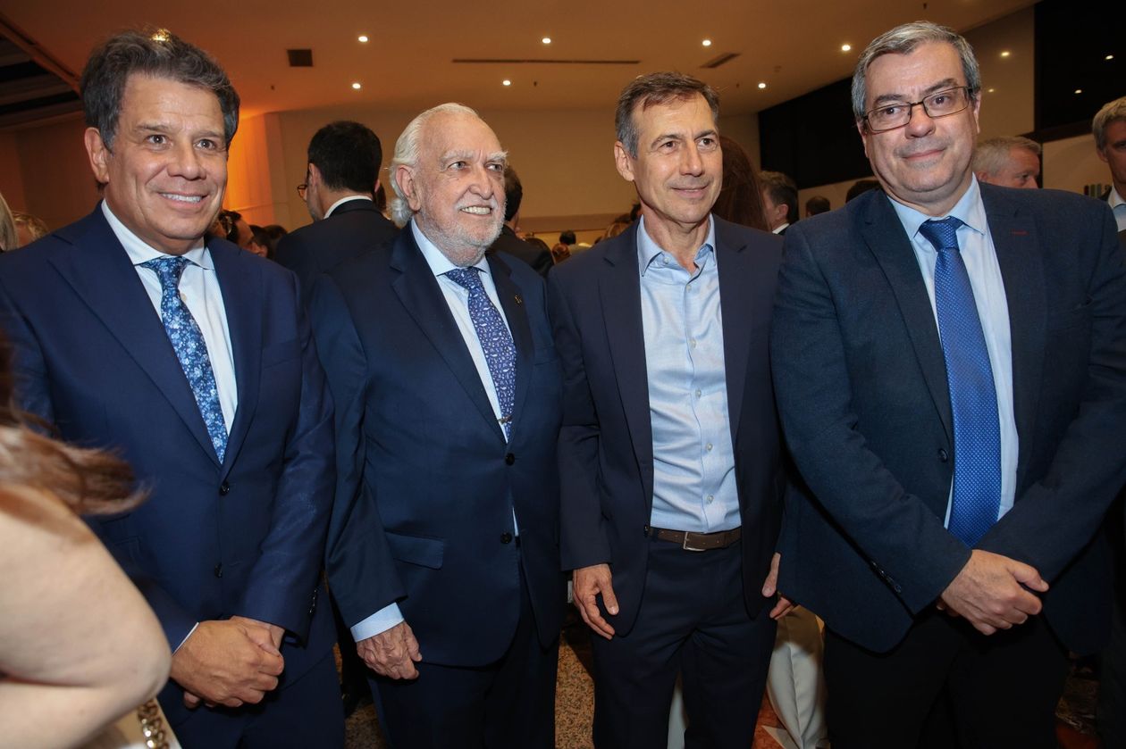 El jefe del bloque del peronismo en Diputados, Germán Martínez, junto a los radicales Mario Negri, Luis Naidenoff y Ricardo Gil Lavedra. 