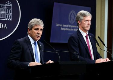 La estrategia de Toto Caputo y Santiago Bausili frente al dólar.