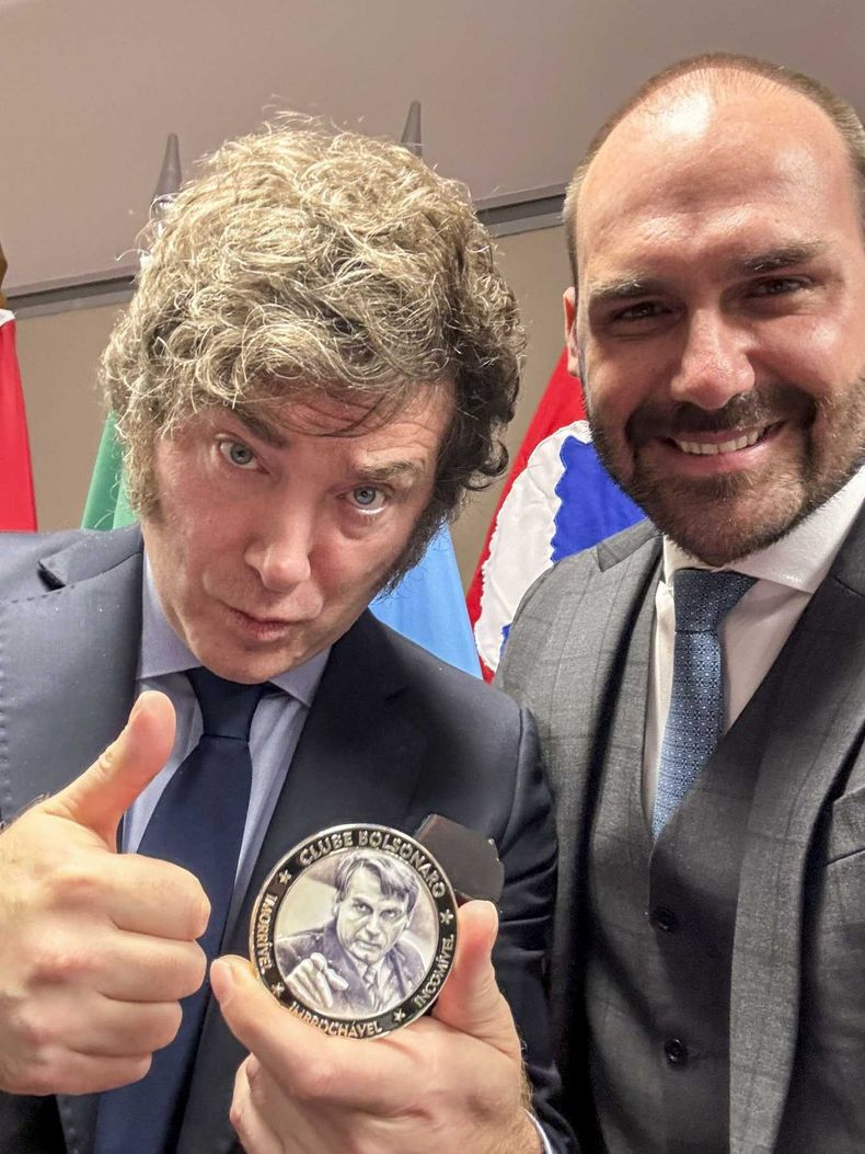 Javier Milei y Eduardo Bolsonaro: una visita irritante y una muestra flagrante de homofobia.