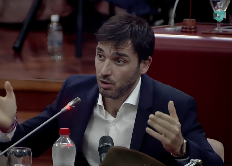 Ignacio Torres en la Legislatura.png