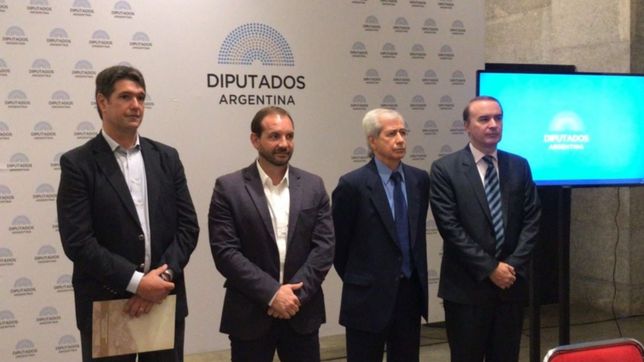 reunion de tabacaleras en diputados por la perdida de recursos fiscales