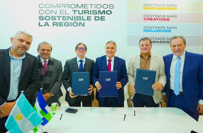 Martín Llaryora junto al presidente de la Agencia Córdoba Turismo, Darío Capitani, en Madrid.