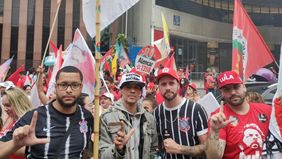 Lula cerró la campaña cebado por una hinchada que sueña con una goleada histórica