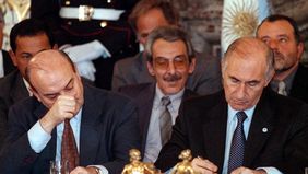 Domingo Cavallo y Fernando de la Rúa, padres del primer megacanje y del estallido de 2001.