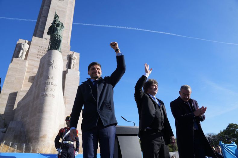 Encuesta: el electorado de Santa Fe sigue bancando a Pullaro y Milei para repetir en 2027