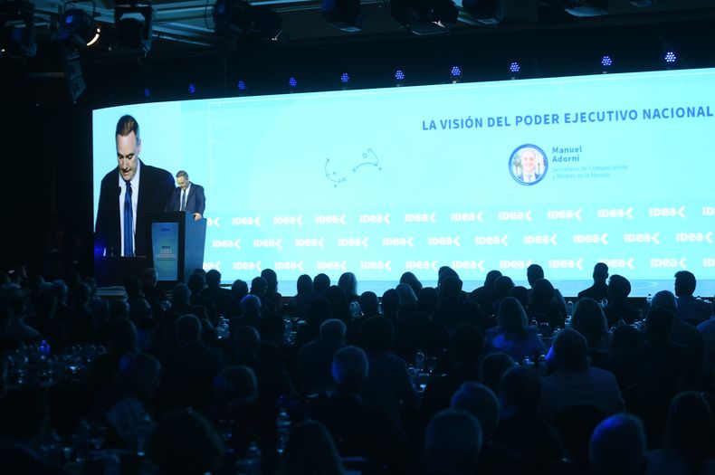 Manuel Adorni en el Coloquio de Idea