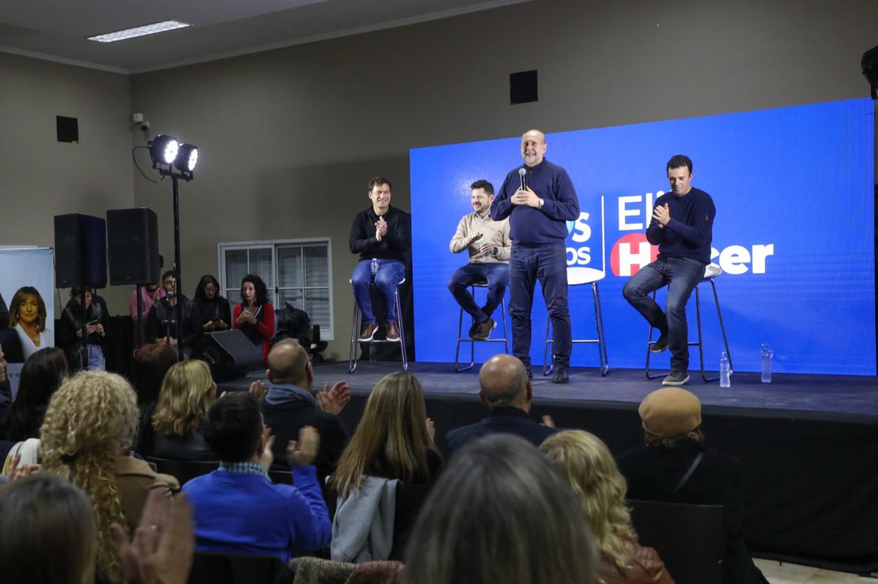 El acto del gobernador Perotti en Santa Fe.