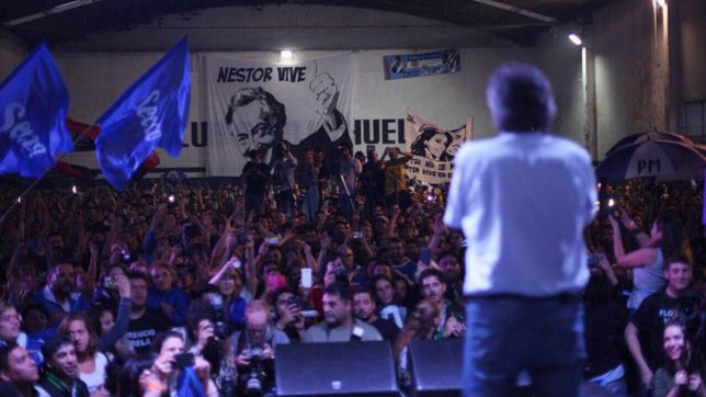 mil flores, pero un solo acto: todos cierra sus grietas en honor a kirchner