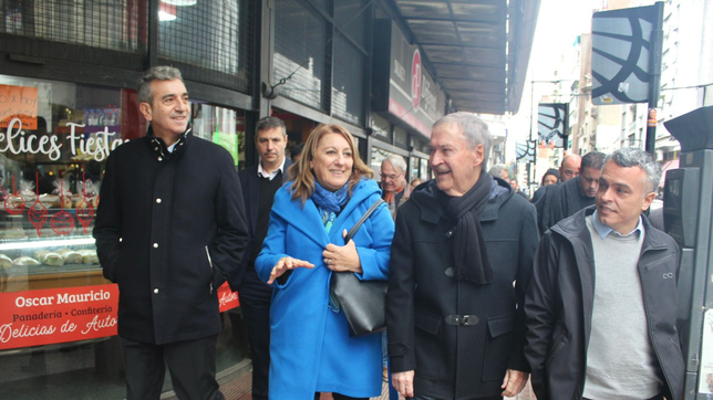 Randazzo, Fein, Schiaretti y Paulón en Rosario, durante una recorrida de campaña.