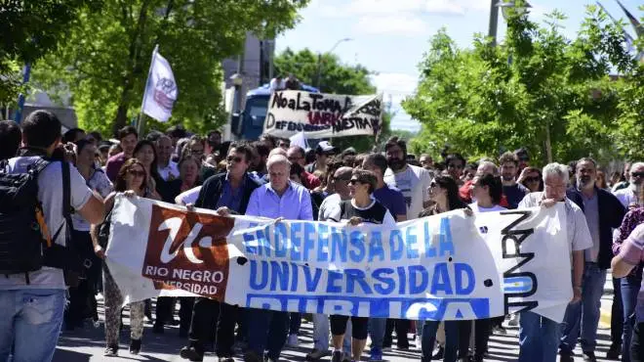 La sede de General Roca de la UNRN adhiere al reclamo a favor de la educación pública.