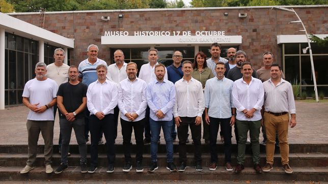 El encuentro en San Vicente reunió a intendentes de Santa Fe y de Buenos Aires.