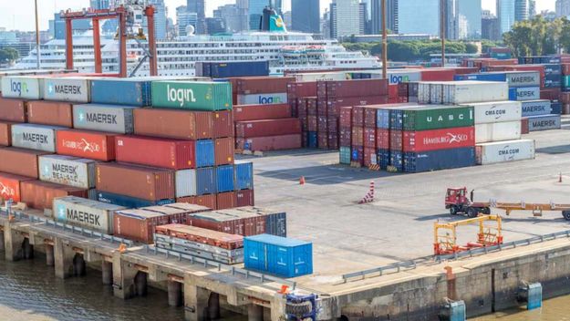 Pese a las ventas del campo, el superávit comercial cayó 52%