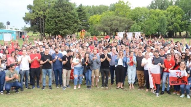 chiarella junto a la juventud radical y envio un mensaje hacia 2023