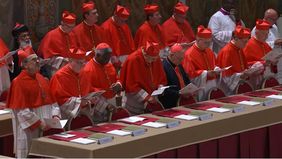 Los cardenales en la Capilla Sixtina para elegir al sucesor de Jorge Bergoglio