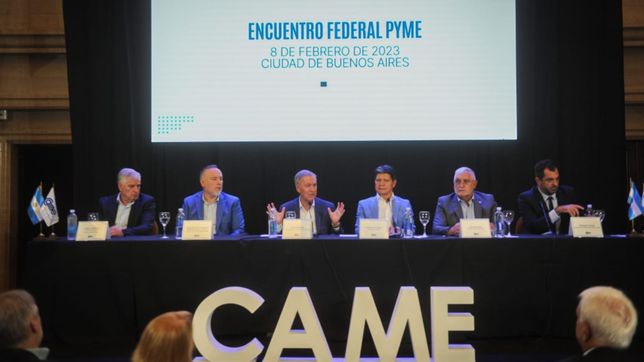 schiaretti se calza el traje de estadista y endulza el oido del circulo rojo