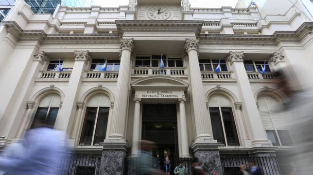 compra record del banco central para detener la sangria: u$s 580 millones