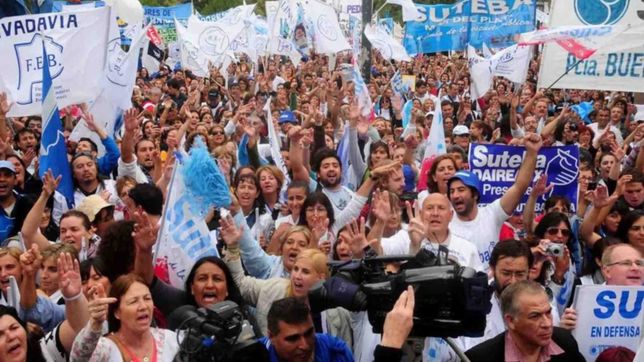 los docentes comienzan a evaluar nuevas medidas y los judiciales hacen paro