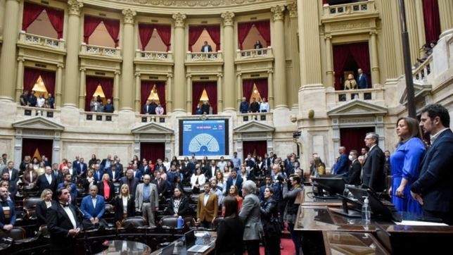 repudio minimo indispensable: la sesion especial desnudo nuevas grietas en jxc