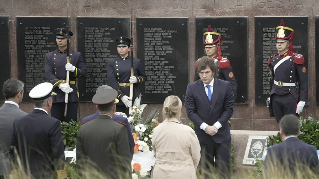 No nos entra un quilombo más: Javier Milei cumplió con Malvinas con un acto sobrio y cuidado