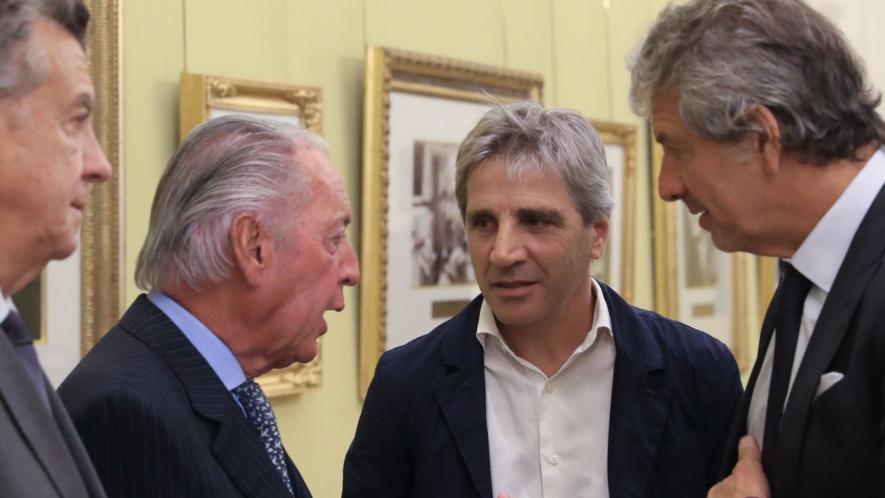 Toto Caputo y Juan Pazo con autoridades de la UIA