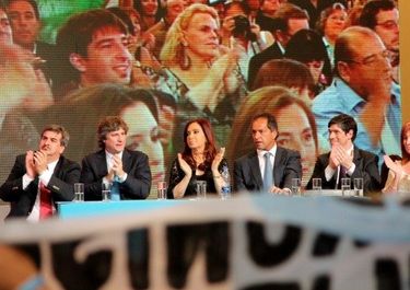 Pulti se posiciona como referente K de Mar del Plata, pero no evitó los silbidos de la militancia