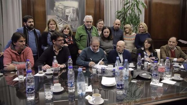 los bancarios acordaron un aumento salarial del 30% para 2019