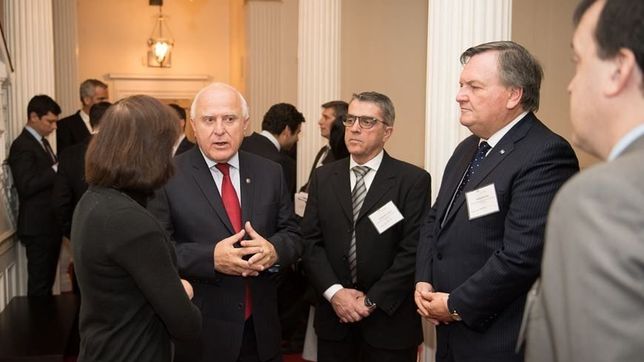 el poker legislativo para plancharle la ley de emergencia financiera a perotti