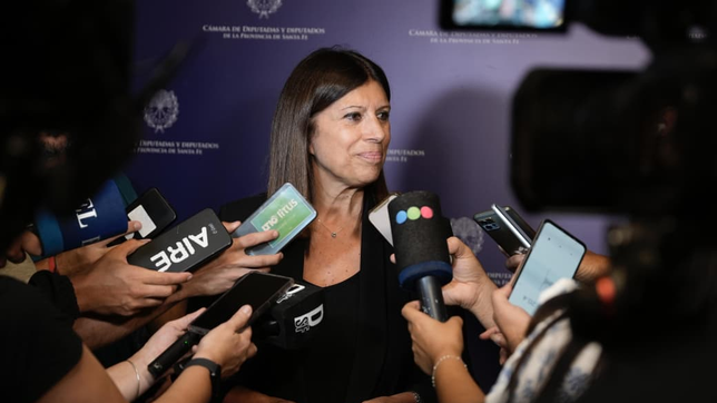 Clara García, tras ser reelegida al frente de la Cámara de Diputados de Santa Fe.