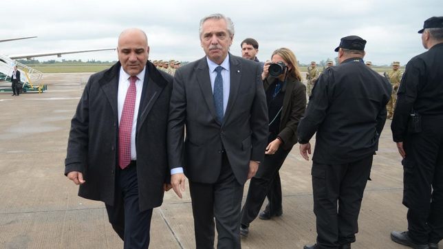 la campana blue de fernandez: inauguro una universidad en tucuman con el vice que no fue