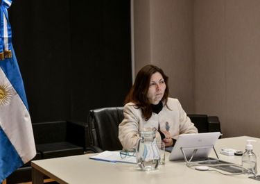 Batakis carga la lapicera entre la pesada herencia Guzmán y el dólar spoiler