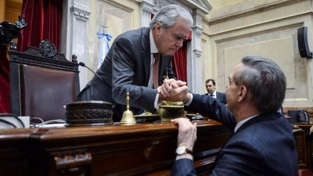 con duras criticas, el senado debate la reforma del ministerio publico