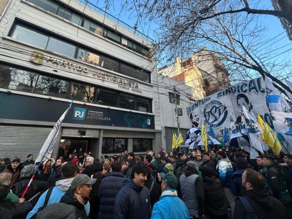 Resistiendo con aguante. El peronismo ¿unido? se moviliza en respaldo a CFK.&nbsp;