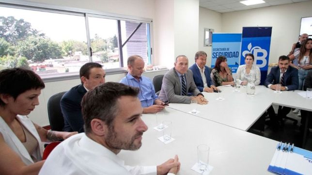 en medio de la tension, berni les pidio a los intendentes su plan de seguridad