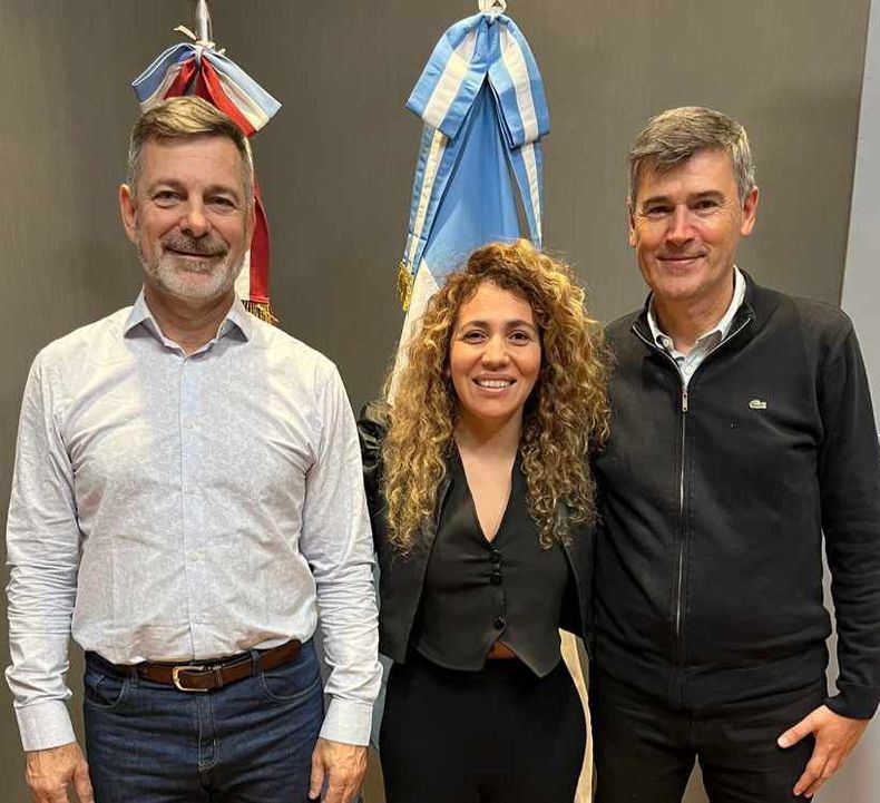 Javier Pretto y su armadora, Yanina Vargas.