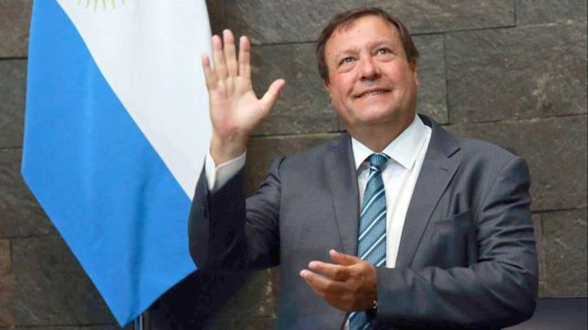 weretilneck va por el senado y quiere repartir su boleta adosada a la formula ff