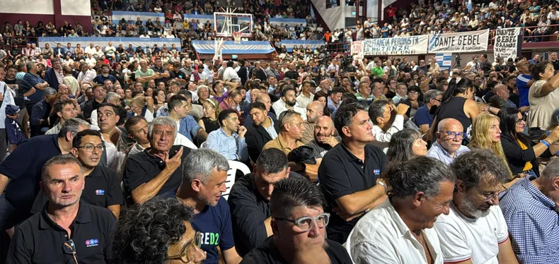 La participación de los dirigentes del Partido Uno en Santa Fe en el acto de Gebel.