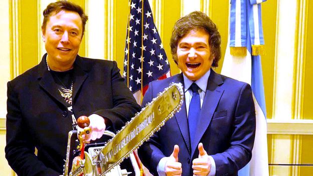 Elon Musk con Javier Milei: la motosierra es poco empática, pero le gusta.