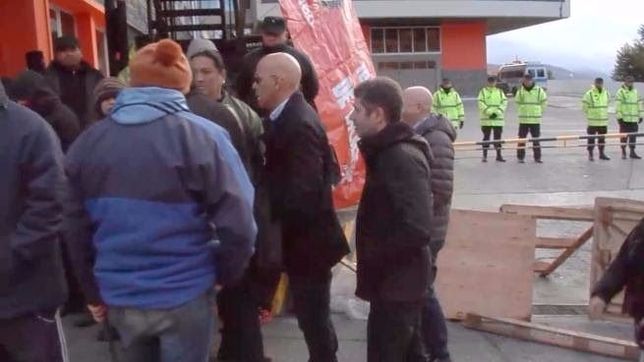 una protesta congela la administracion publica y deja en problemas a bertone