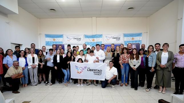 Treffinger, en modo electoral, durante la inauguración de un local de La Libertad Avanza en Chubut.