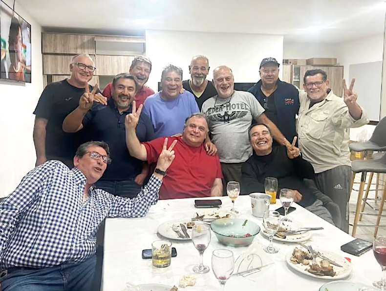 El intendente de El Calafate, Javier Belloni, en el centro de la foto. 