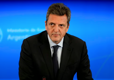 Las cuatro cartas que Massa puede llevar al póker con el FMI